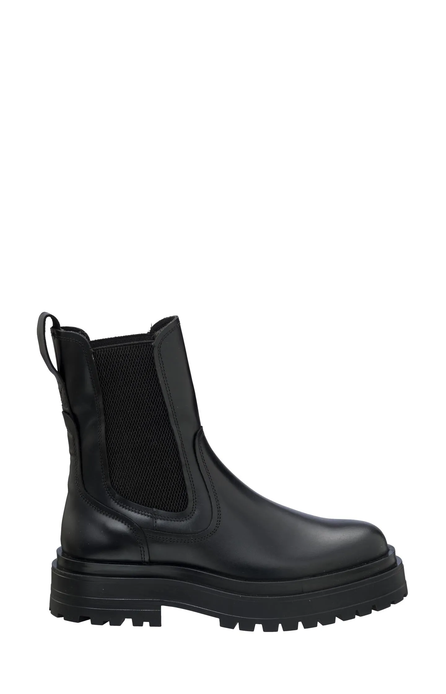 Chelsea boots in leather