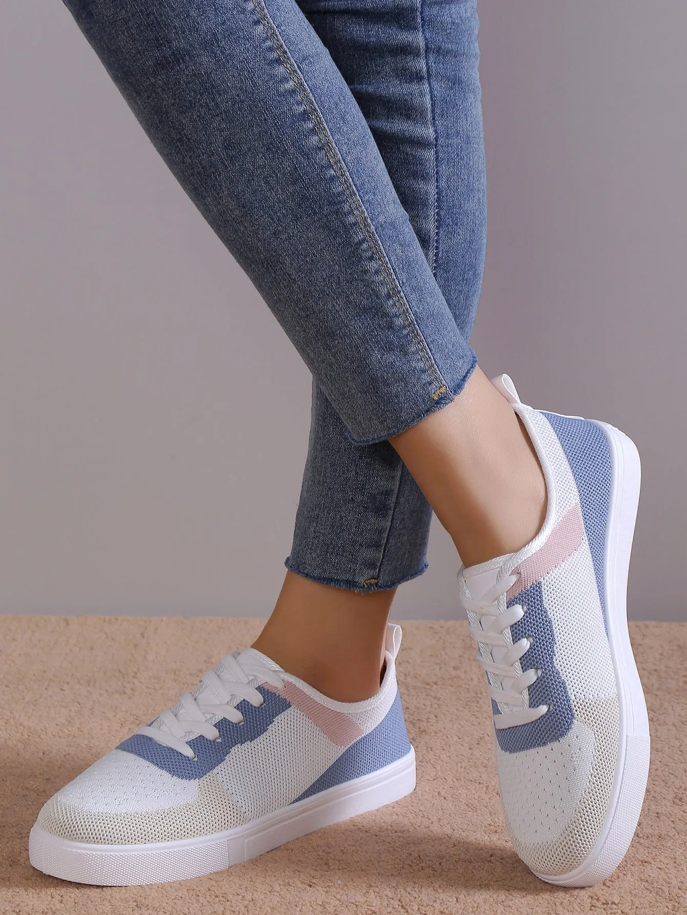 Color Block Lace-up Front Skate Shoes
