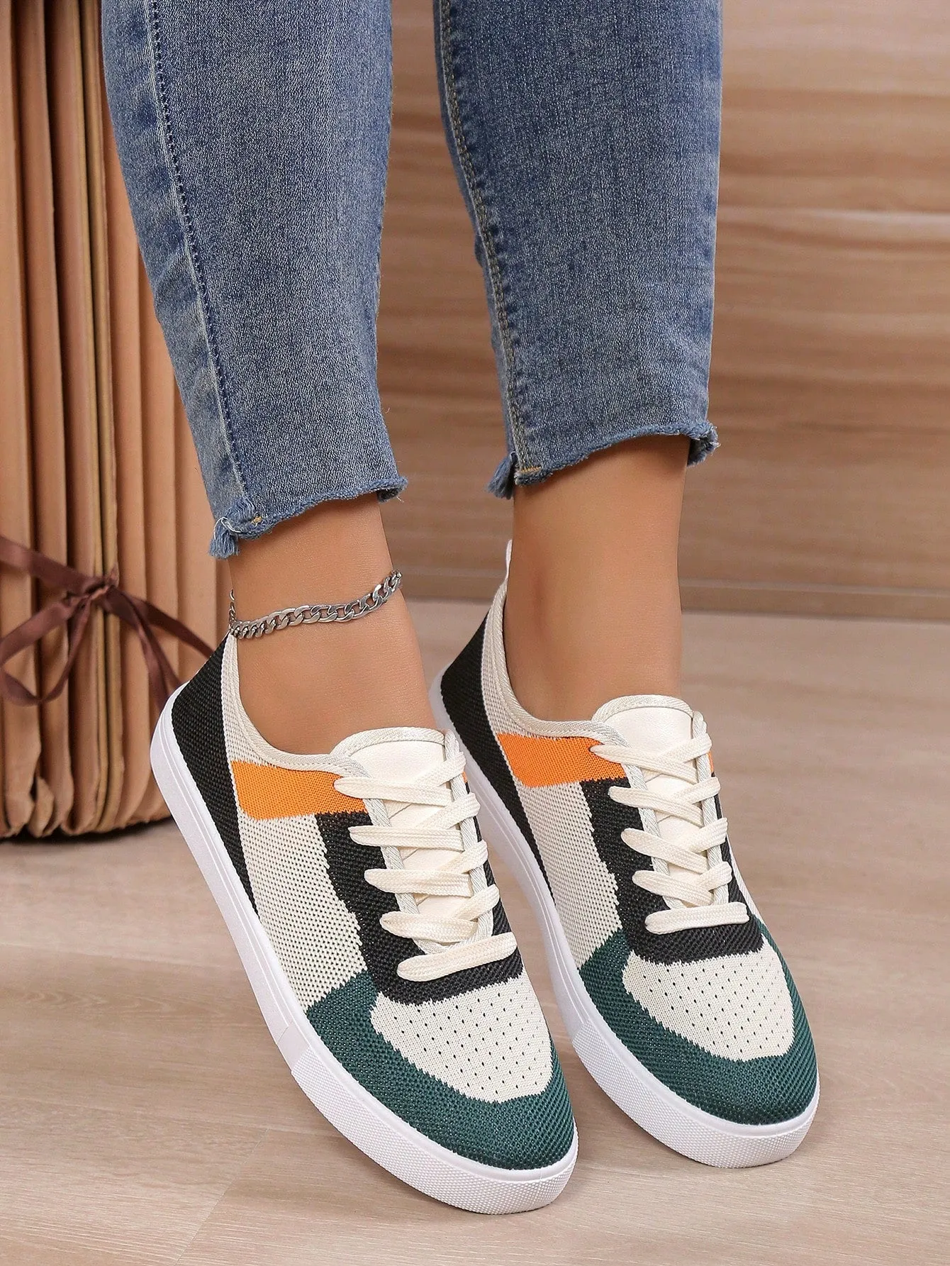 Color Block Lace-up Front Skate Shoes